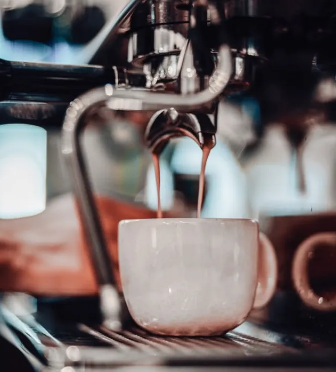 Espresso de especialidad en taza de cerámica