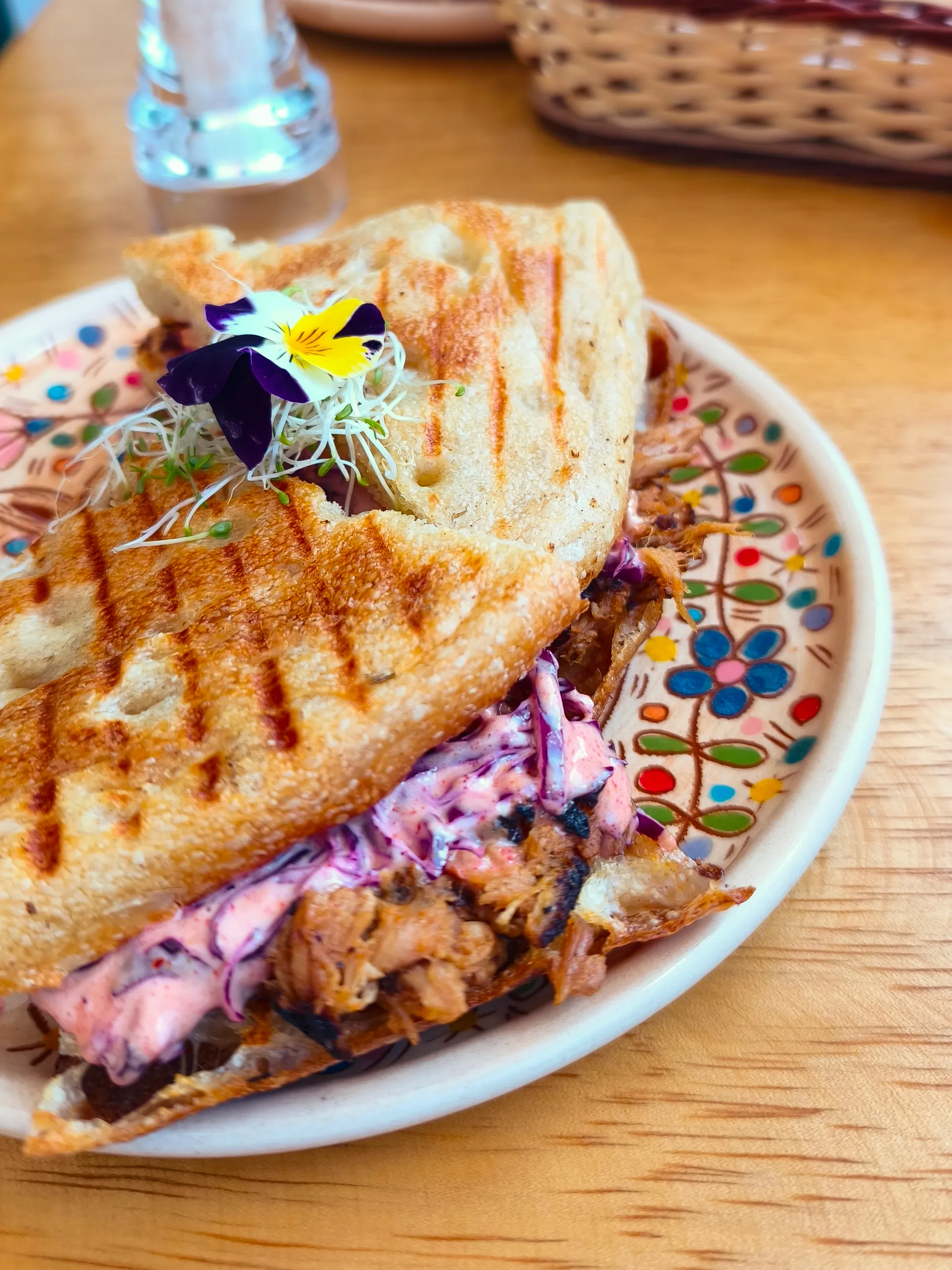 Sándwich de Bondiola deshilachada con salsa de la casa
